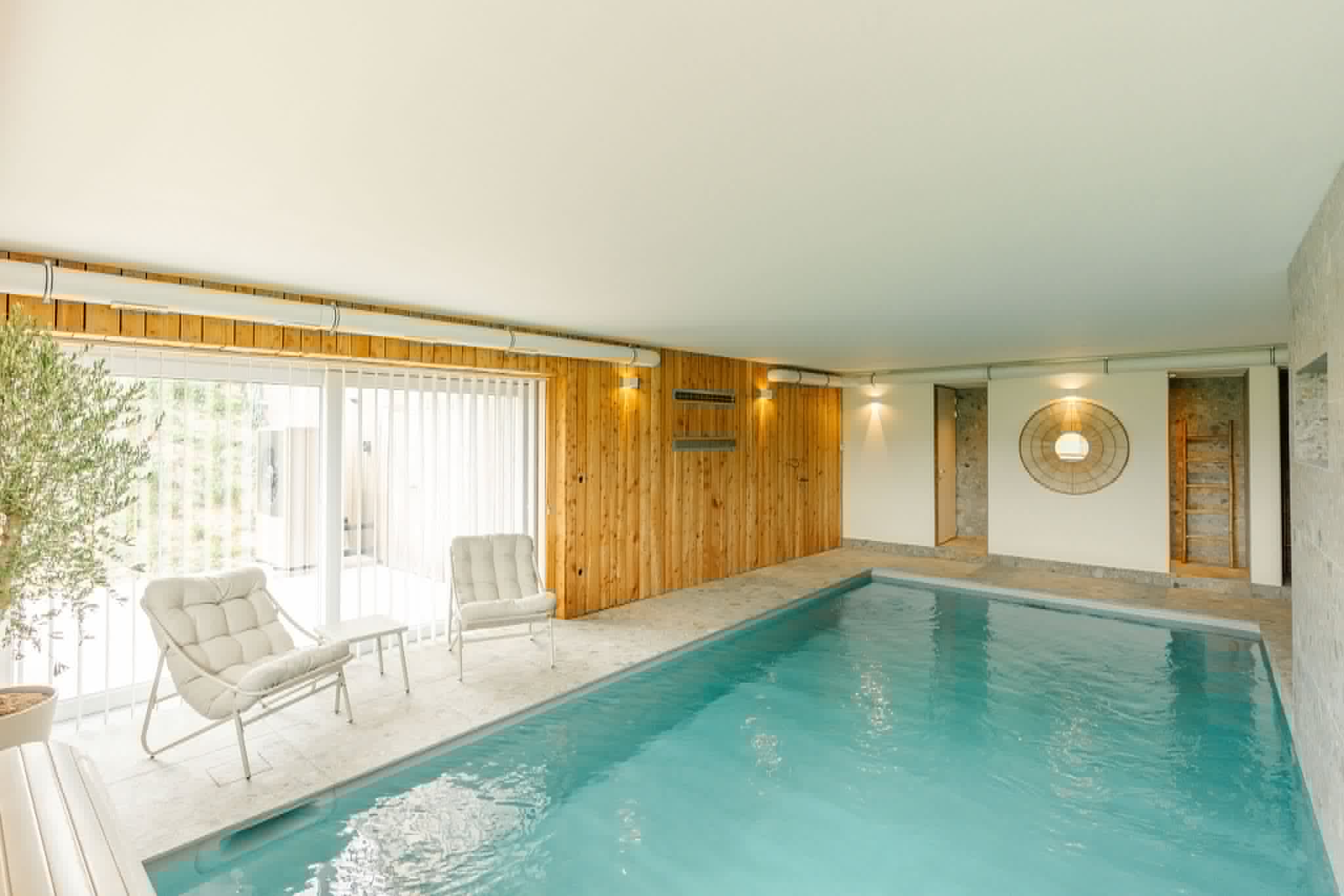 Piscine intérieure de la Ferme d'Auwez