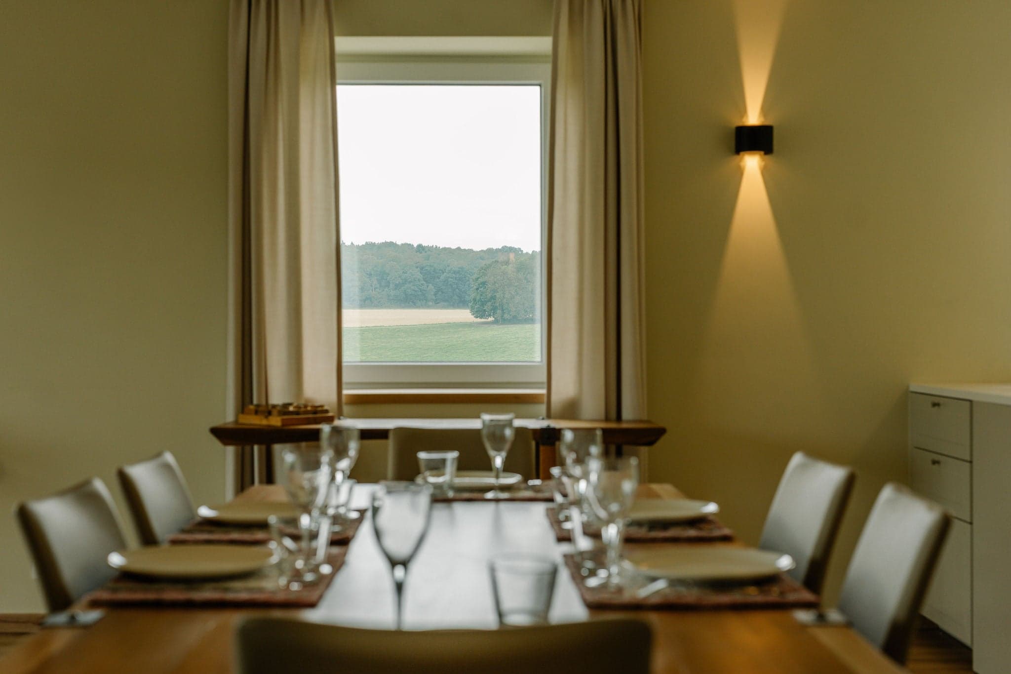 Table dressée pour le dîner